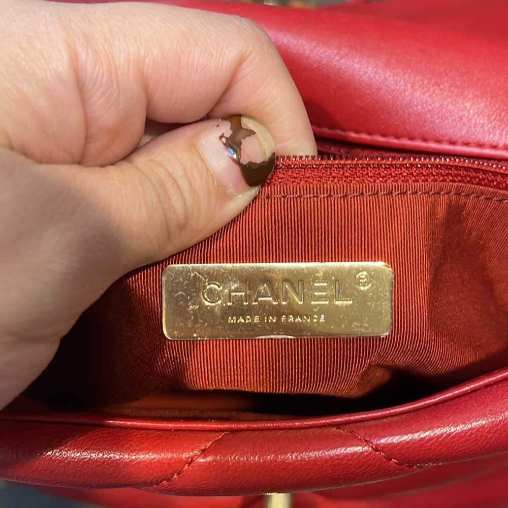 Chanel 19 Small Medium Lambskin Shoulder Bag Red - Picture 7 of 9